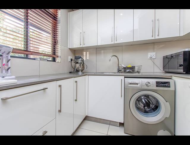 2 BEDROOM APARTMENT TO LET IN ROSEBANK